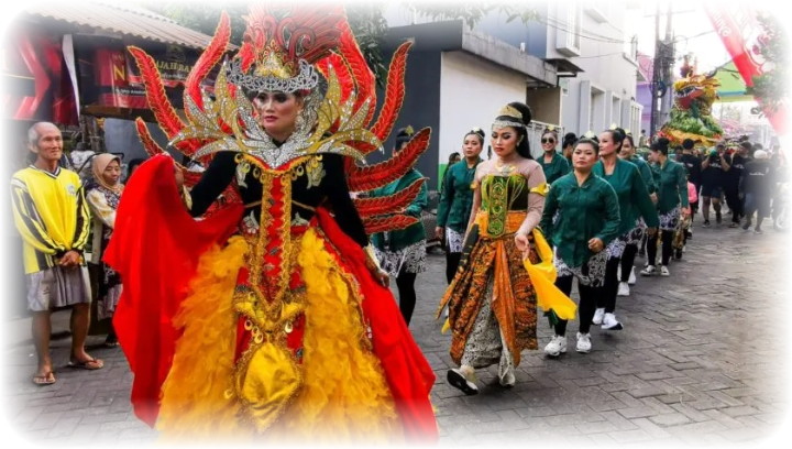 Warga Lidah Kulon Kota Surabaya Sangat Antusias Menggelar Kirab Budaya Dalam Acara Sedekah Bumi