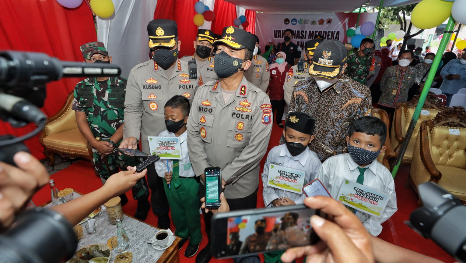 Kapolda Jatim Cek Vaksinasi Merdeka Serentak, Target 19.506 Dosis se Jawa Timur