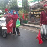 Ketua PAC PDIP Pademawu Pamekasan Bagikan Ratusan Bungkus Nasi Ta’jil Dan Paket Sembako Gratis