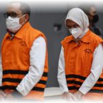 Bupati Probolinggo Nonaktif dan Suaminya Dituntut 8 Tahun Penjara