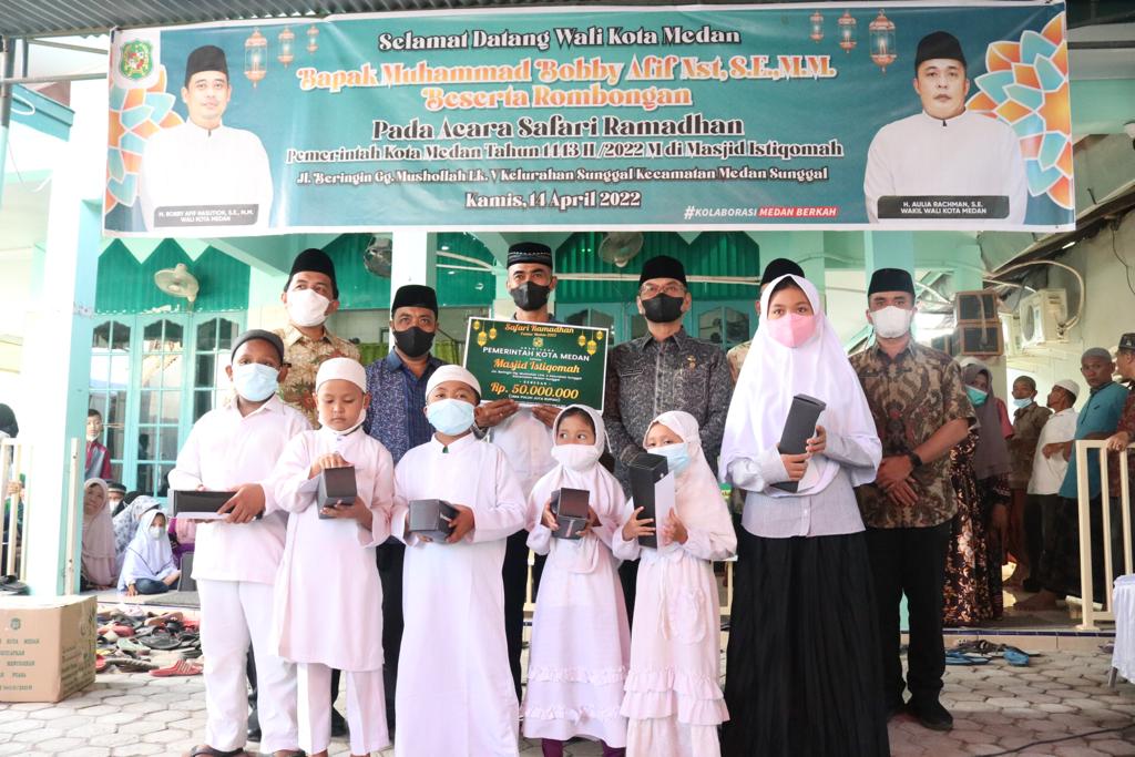 Safari Ramadhan di Masjid Istiqomah Medan Sunggal, Bobby Nasution Ajak Umat Muslim Tingkatkan Amal Saleh