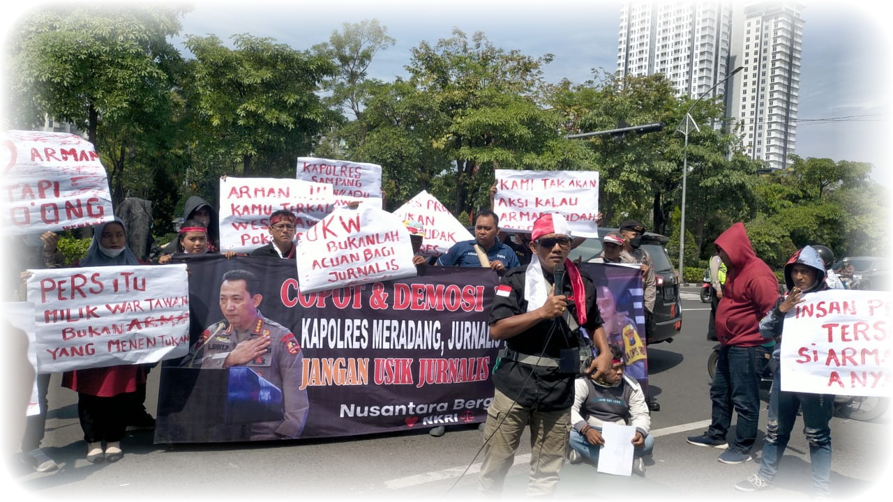 Gara gara Statement Kapolres Sampang Madura, Ribuan Jurnalis Jawa Timur Menduduki Mapolda Jatim.