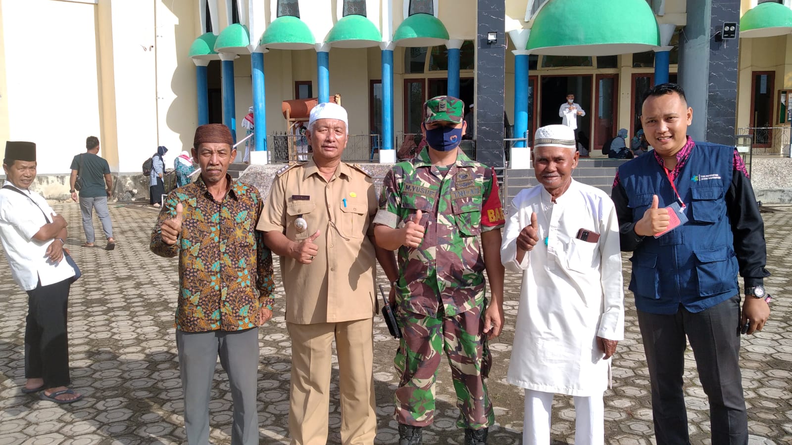Babinsa Koramil 431-03/Kelapa, Laksanakan Pengamanan Calon Jemaah Haji Bangka Barat.