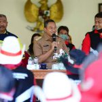 Bupati Pacitan Menyaksikan Acara Gladi Bersih Satuan Drumband SMPN 1 Punung Menjelang Tampil di PSS Surabaya Tanggal 17 Juli