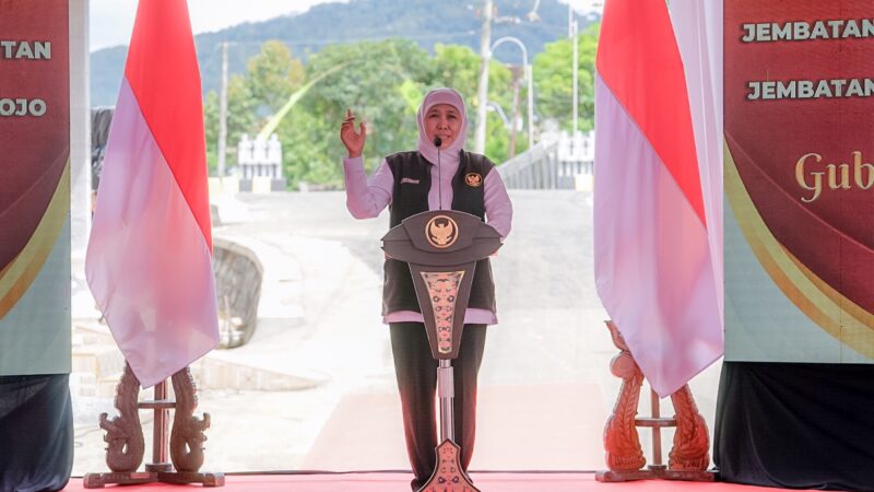 Gubernur Jatim Khofifah Resmikan Jembatan Kembang dan Jembatan Gandu di Pacitan.