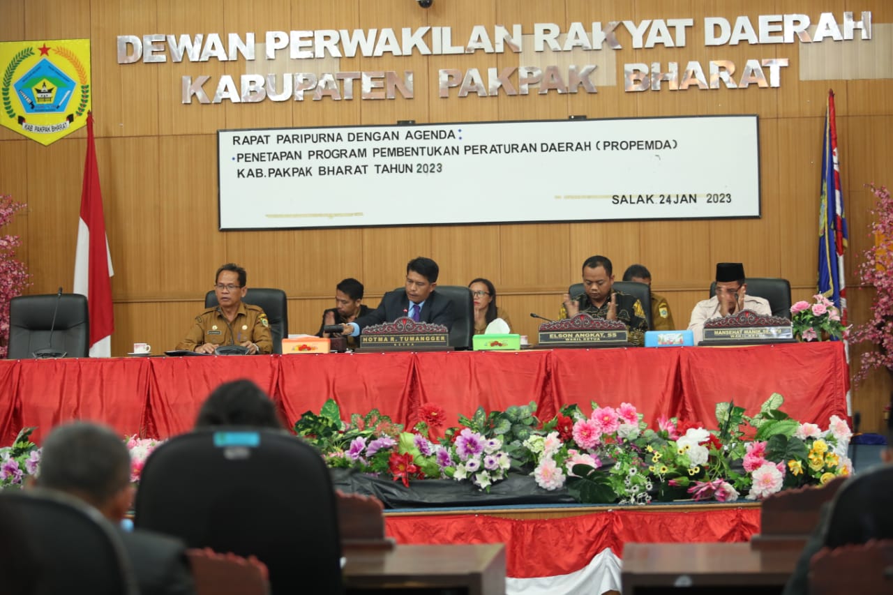 Sekda Hadiri Sidang Paripurna DPRD Pakpak Bharat.