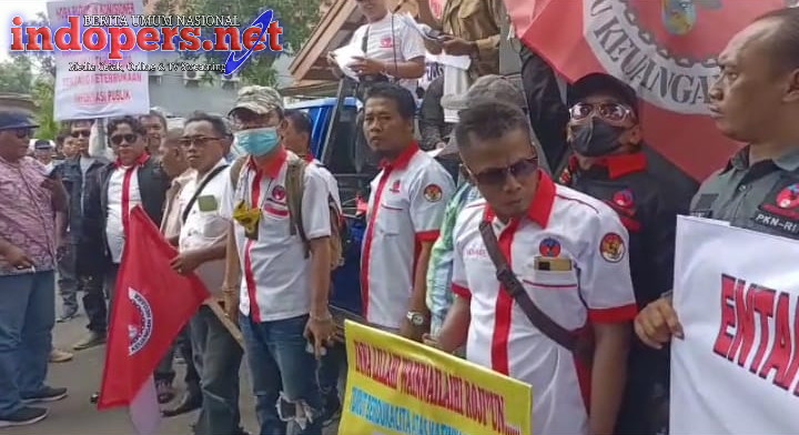 Massa PKN Tuntut Polda Jatim Segera Ungkap Dugaan Korupsi Belanja Pengadaan Alat Alat Bengkel CNC dan Printer (SMK) TA 2017 di Dispendik Jatim
