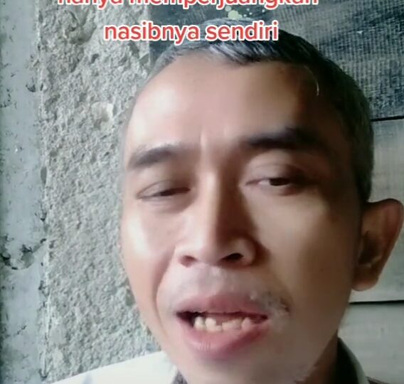 Tak Sepantasnya Oknum Guru di Pacitan Mengunggah Video Diduga Lecehkan Kades dan Perangkat Desa Yang Melakukan Aksi di Jakarta Beberapa Waktu Lalu.