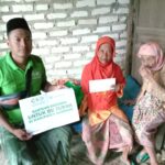 NUCARE- LAZISNU PCNU Sampang Salurkan Bantuan Ekonomi Pada Nenek Turah