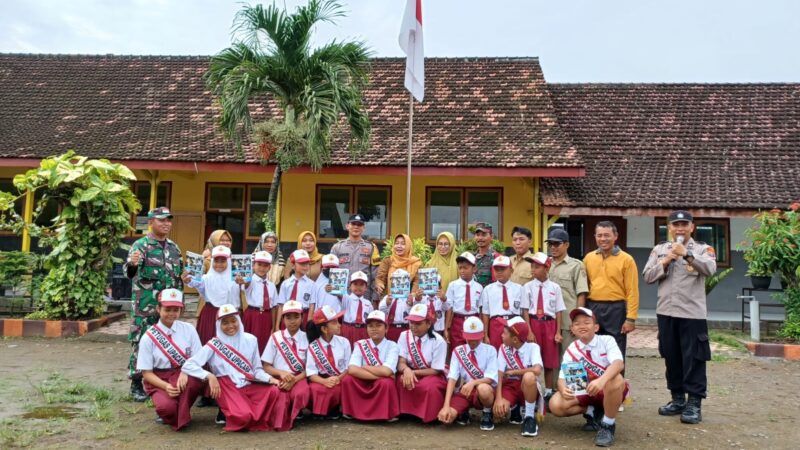 Upacara Bendera SD Negeri 1 Ngunggahan Tulungagung Bersama Tiga Pilar, Pembina: Batasi Penggunaan HP