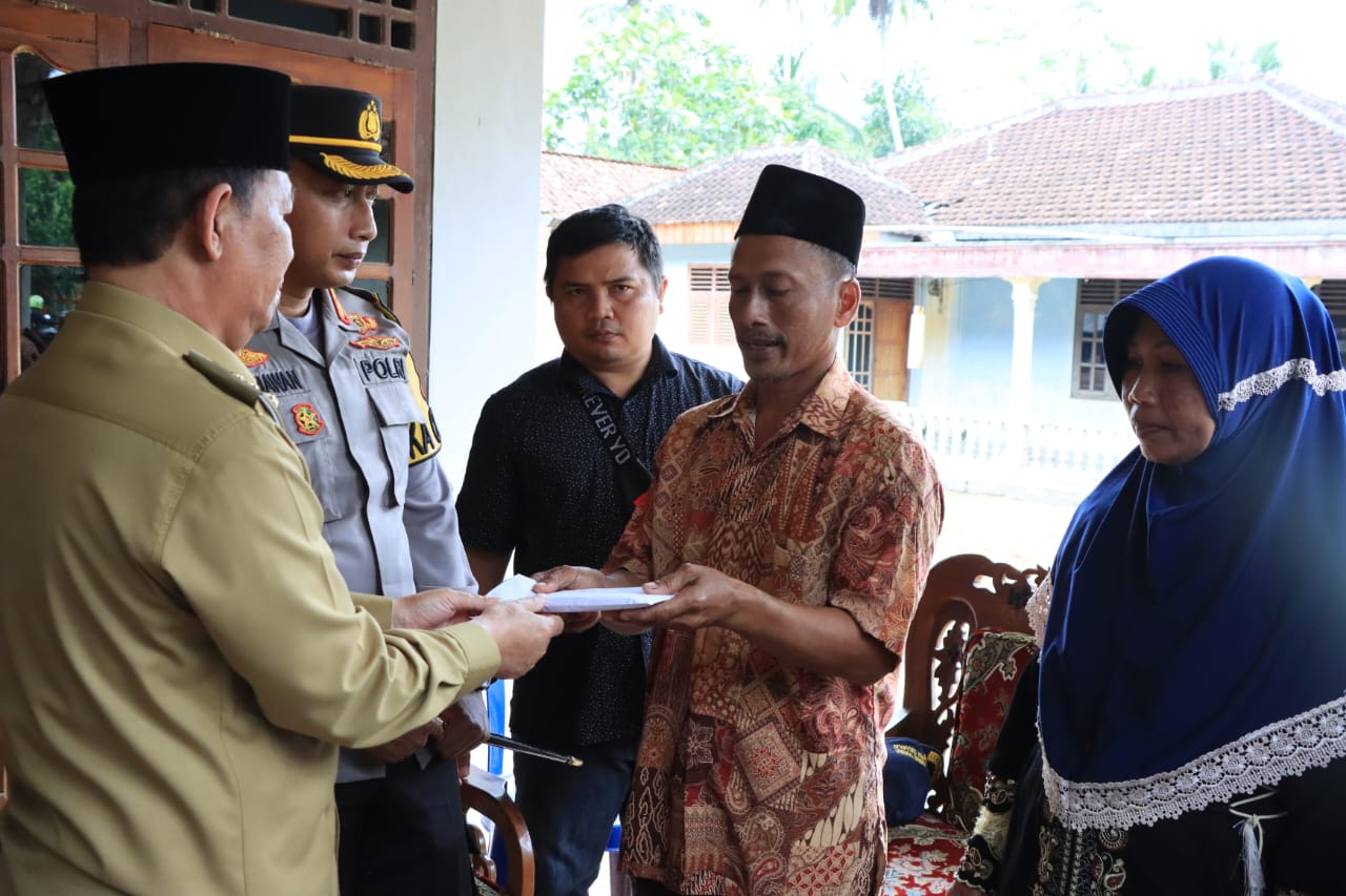 Bupati Dan Kapolres Lampung Utara Kunjungi Keluarga Almarhum Korban Curas