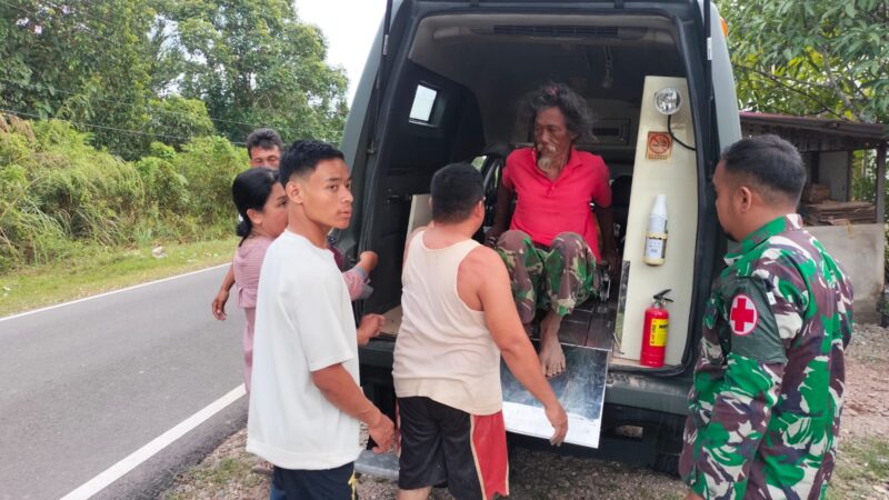 Menolong Tanpa Pamrih, Satgas Pamtas RI-Malaysia Yonarmed 19/105 Trk Bogani Bantu Evakuasi Penderita ODGJ.