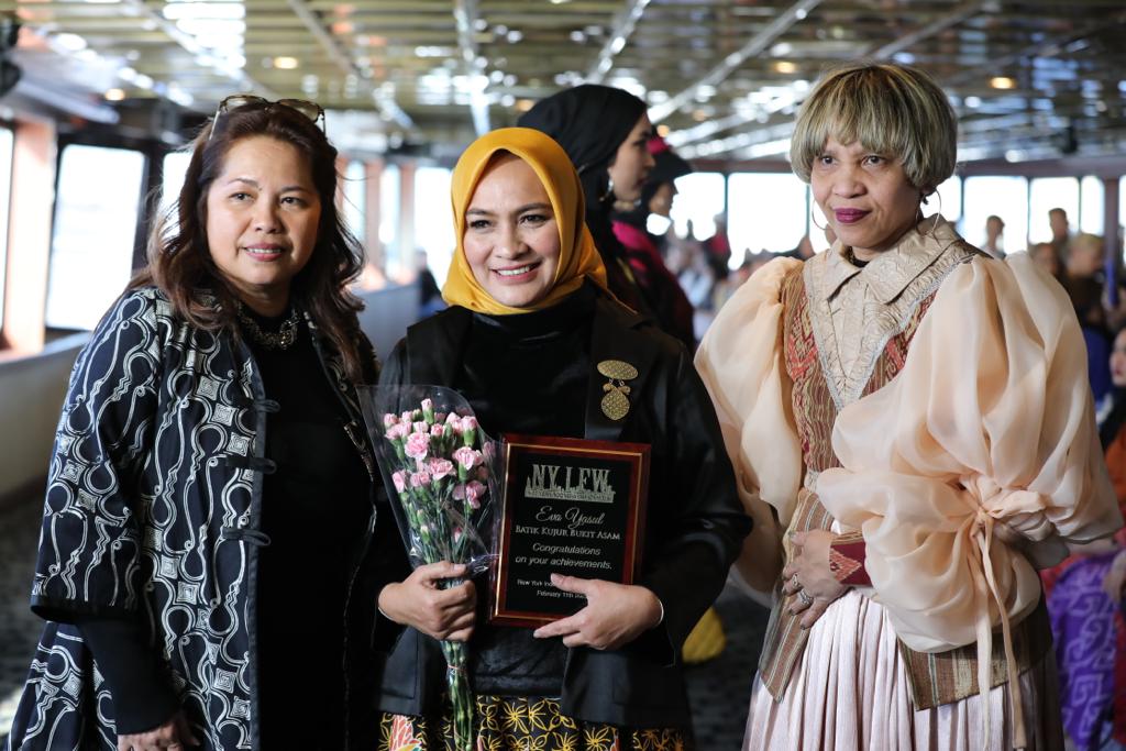 PTBA Dorong Kearifan Lokal Go International, Batik Kujur Tampil di AS