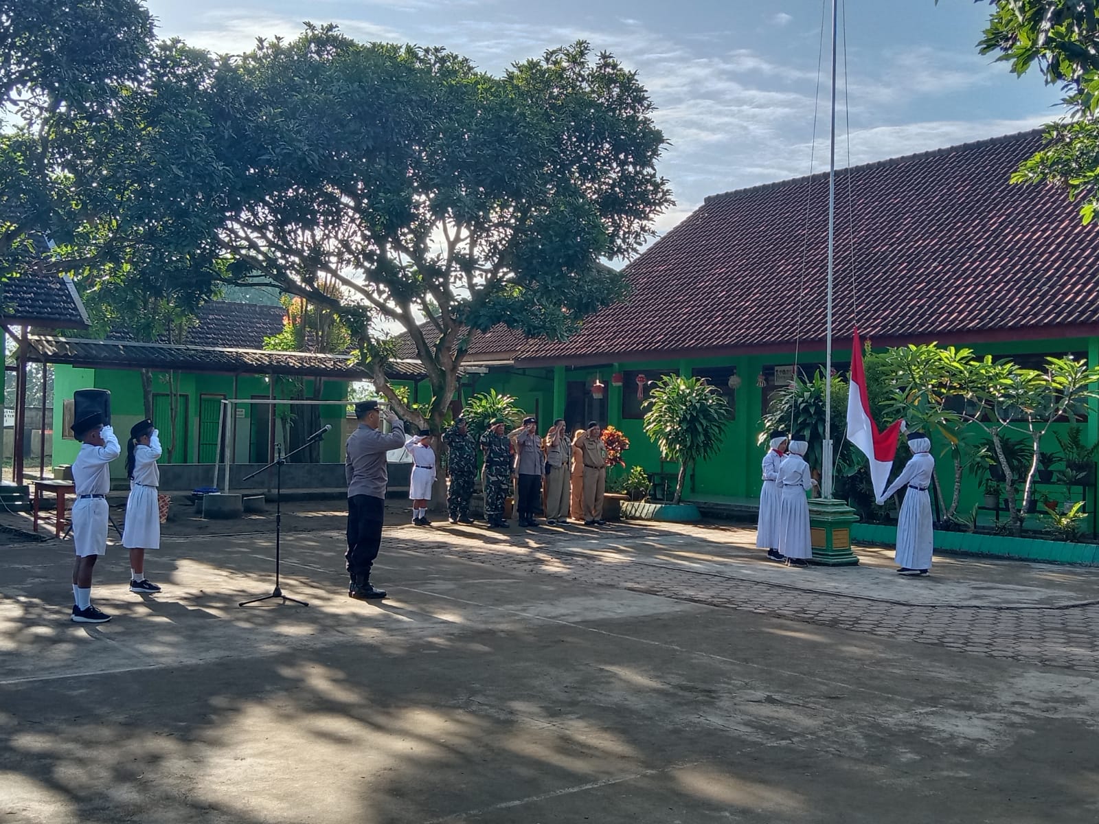 Upacara Bendera Bersama Tiga Pilar Ini Harapan Kepala Sekolah SD Negeri 2 Bangoan Tulungagung