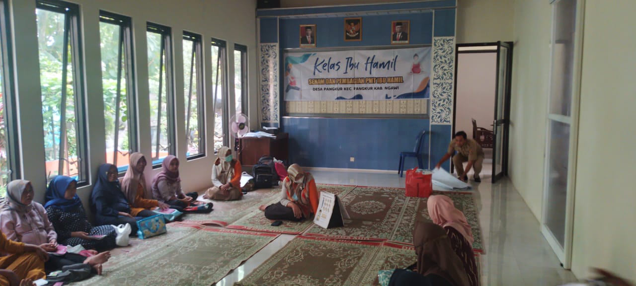 DESA PANGKUR KABUPATEN NGAWI ADAKAN PENYULUHAN KEPADA BUMIL (IBU HAMIL)