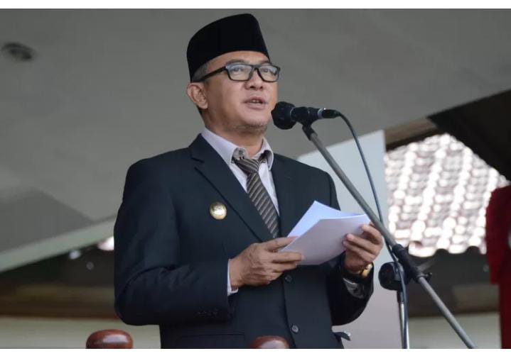 Iwan Setiawan (PLT) Bupati Bogor Dipolisikan Imbas ‘Kepeleset Lidah’ Sumpah Injak Alquran, Ketua FUIB: Harus Ada Efek Jera