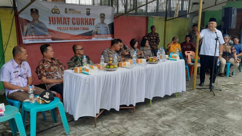 Polrestabes Medan Menggelar Kegiatan Jumat Curhat Dengan Warga di Keluran Pulo Brayan Bengkel, Kecamatan Medan Timur, Kota Medan.