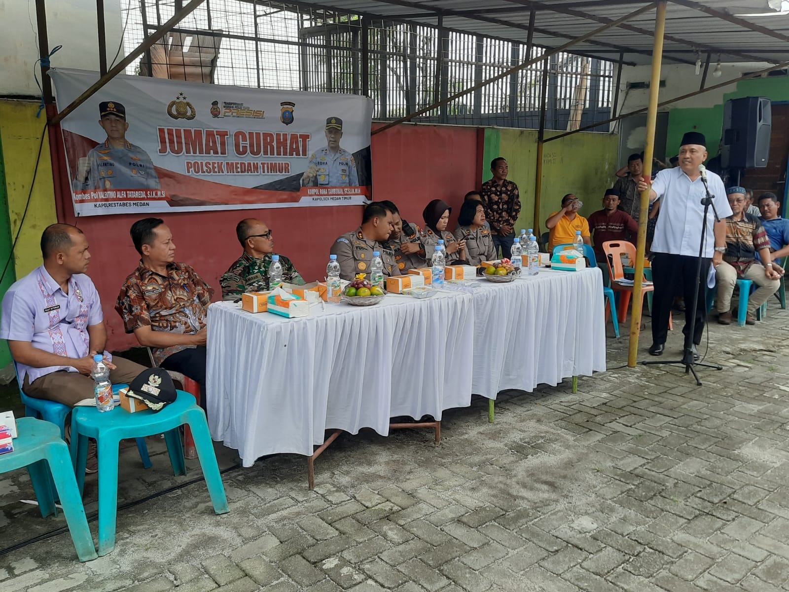 Polrestabes Medan Menggelar Kegiatan Jumat Curhat Dengan Warga di Keluran Pulo Brayan Bengkel, Kecamatan Medan Timur, Kota Medan.