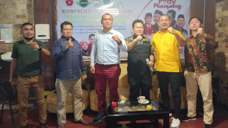 LAJUR INDONESIA: MEMINTA MENTERI BUMN, KOMISARIS & DIRUT PERTAMINA MENGUNDURKAN DIRI