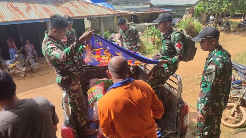 Aksi Cepat Tanggap Personel Satgas Pamtas Yonarmed 19/105 Trk Bogani Dalam Evakuasi Warga Yang Sakit Menuju Puskesmas Terdekat