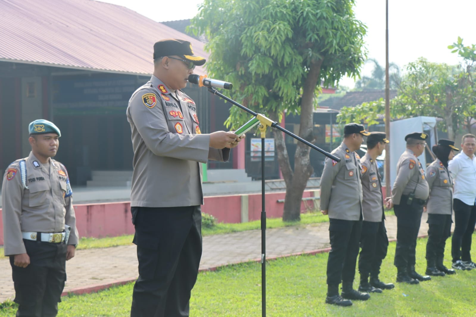 Waka Polresta Deli Serdang Pimpin Apel Gelar Pasukan Operasi Keselamatan Toba 2023