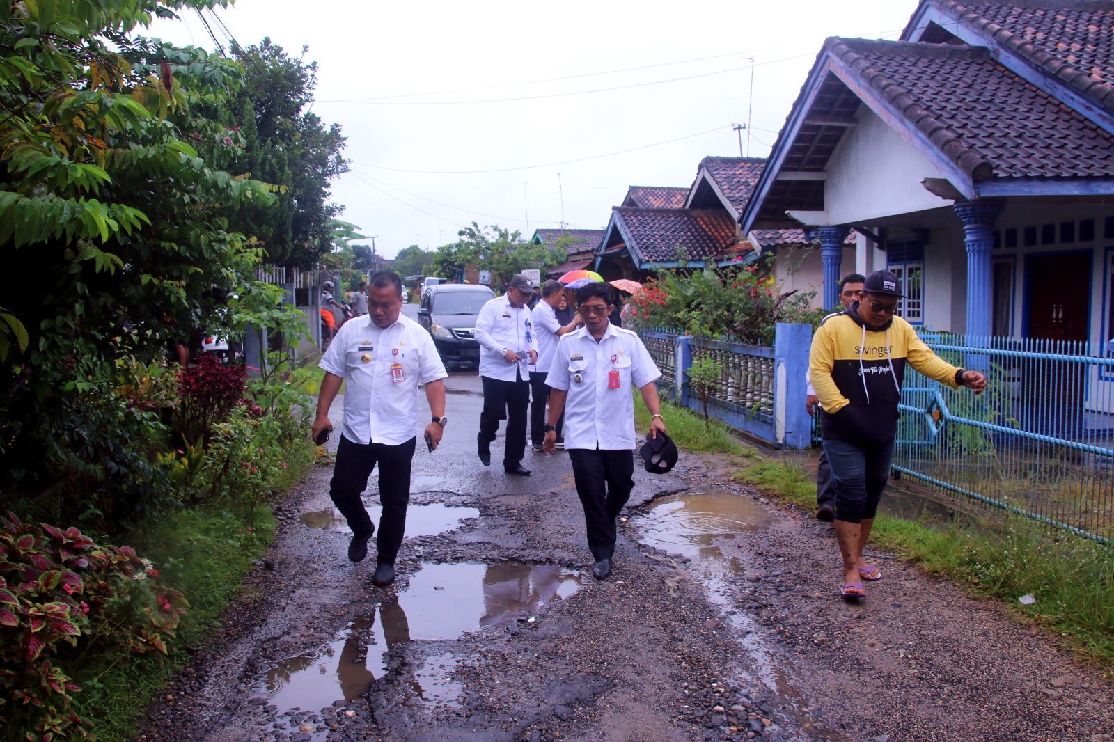 Kepala Dinas Komunikasi dan Informatika Kabupaten Lampung Utara, Doni Ferwari Fahmi, S.E., M.M., Beserta Jajaran Meninjau Langsung Beberapa Titik Lokasi Banjir