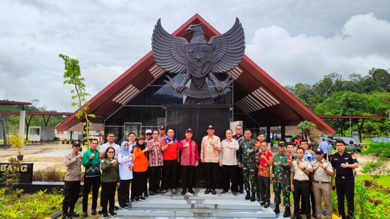 Wadan Satgas Pamtas Yonif 645/GTY Dampingi Kunjungan Wagub Kalbar Ke PLBN Jagoi Babang