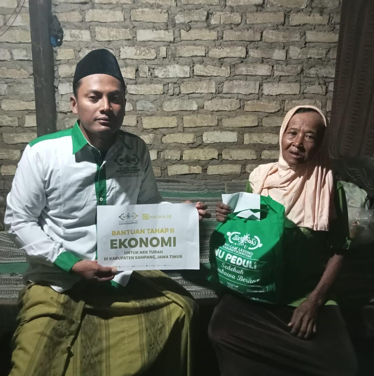 NUCARE- LAZISNU PCNU Sampang Salurkan Bantuan Ekonomi Tahap 2 Pada Nenek Turah