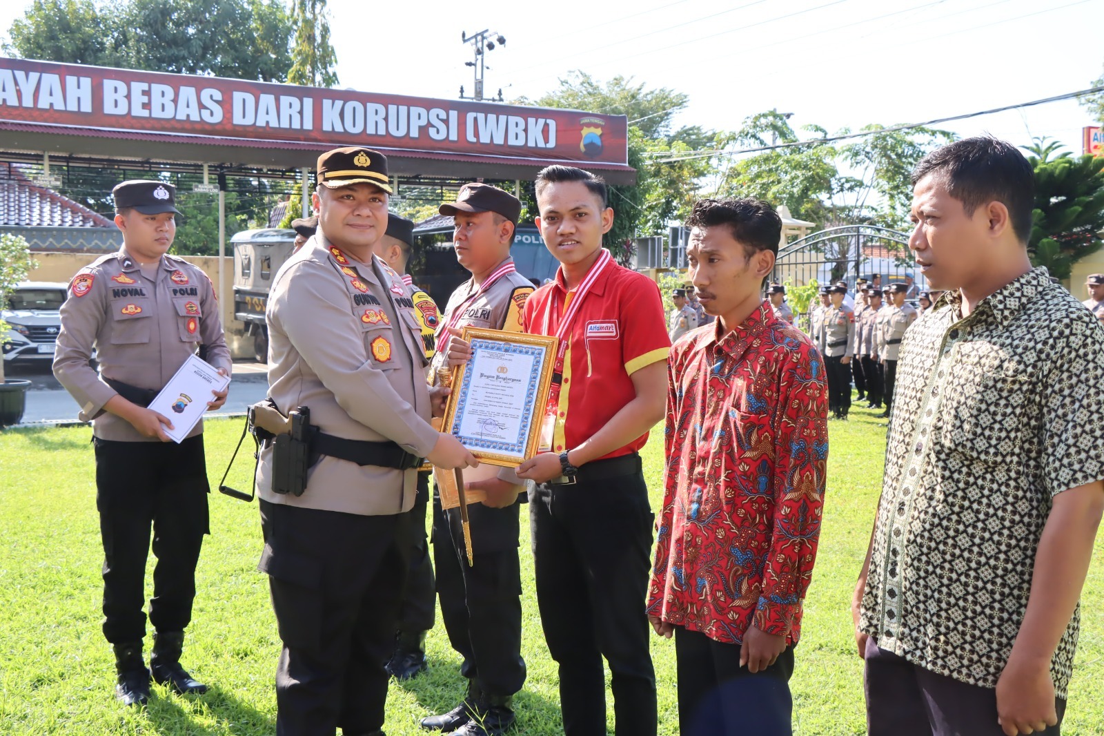 Gagalkan Aksi Perampokan, Karyawan Alfamart Dapat Penghargaan Dari Kapolres Brebes