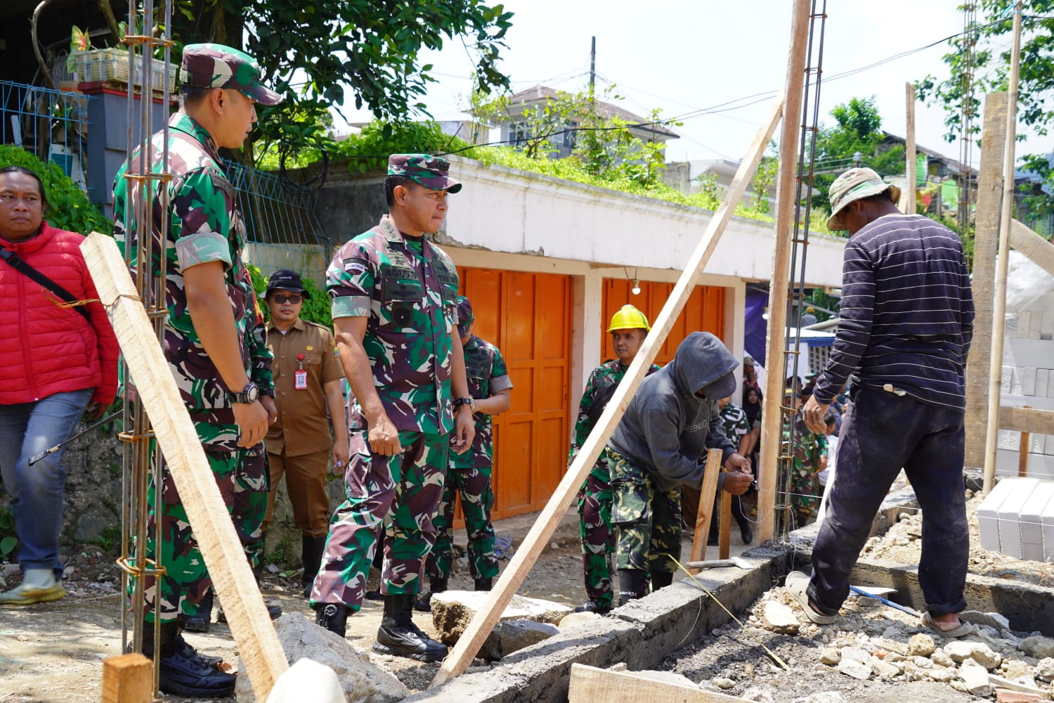 Wakasad Tinjau Pembangunan Rumah Tahan Gempa di Cianjur