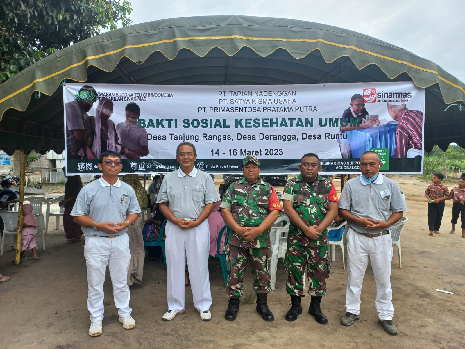 Peduli Kesehatan Babinsa Koramil 1015-11/Hanau Melaksanakan Pendampingan Bakti Sosial Kesehatan Umum