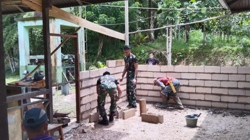 Satgas Pamtas Yonif 645/Gardatama Yudha Karya Bhakti Bantu Bangun Dapur Sekolah Perbatasan