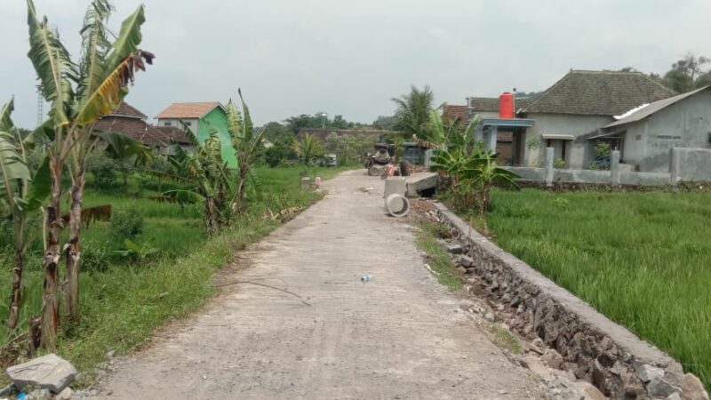 PEKERJAAN TALUD PENGAMAN JALAN PERSAWAHAN DUSUN MANDEN DESA SIDOREJO KECAMATAN KENDAL KABUPATEN NGAWI, DANA DESA 2023.