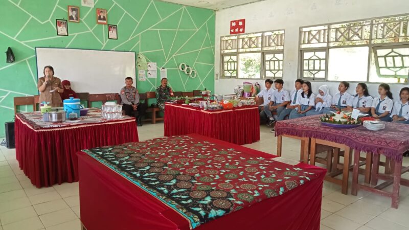 Danramil Berikan Pembekalan Bela Negara dan Sosialisasi Rekruitmen TNI AD Kepada Siswa SMA Negeri 1 Kahut