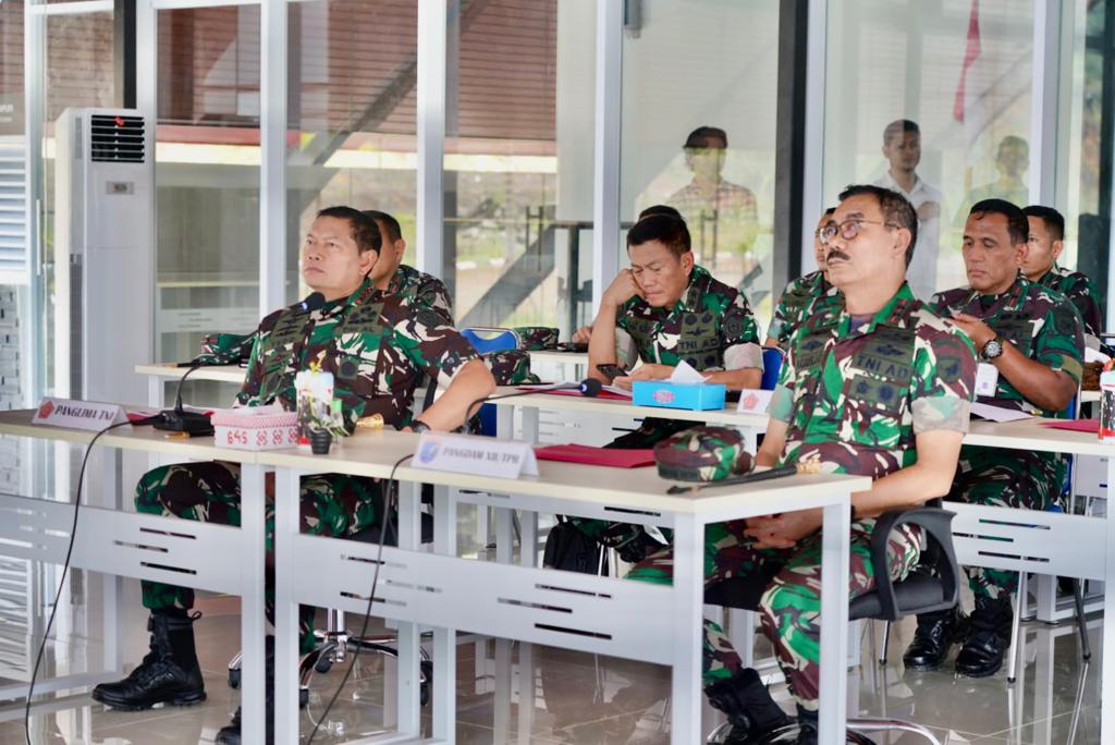 DANREM 121/ABW SAMBUT KUNJUNGAN KERJA PANGLIMA TNI DI WILAYAH PERBATASAN DARAT RI-MALAYSIA