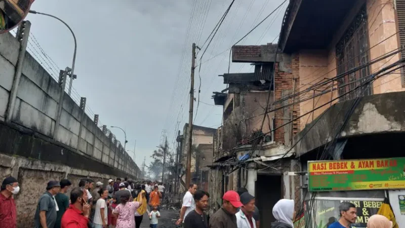 Puluhan Rumah di Plumpang Jakarta Utara Hancur Akibat Kebakaran Depo Pertamina