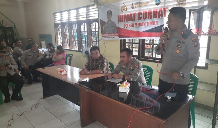 Polsek Medan Timur Dengar Curhat Warga di Kantor Lurah Gaharu.