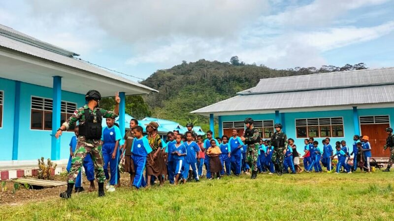 Cerita Senam Pagi Gembira, Satgas YR 142/KJ Bersama Siswa SDN 1 Kelila Kabupaten Mamberamo Tengah Provinsi Papua.