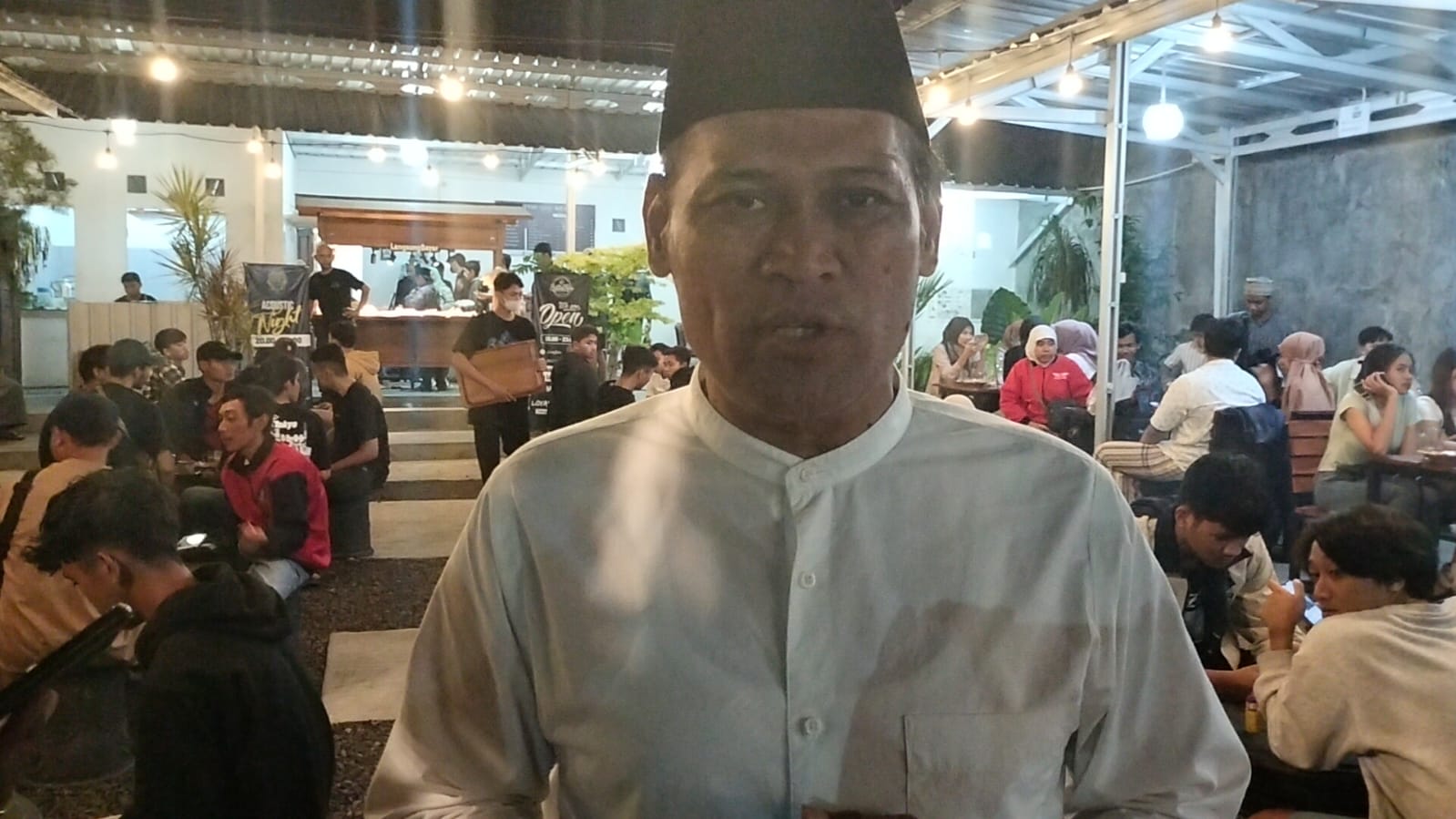 Kunjungi Angkringan Batas Tepi, Wujud Dukungan Ketua DPRD Magetan Terhadap UMKM, Pada Bulan Suci Ramadan 1 Syawal 1444 H/ 2023 M.