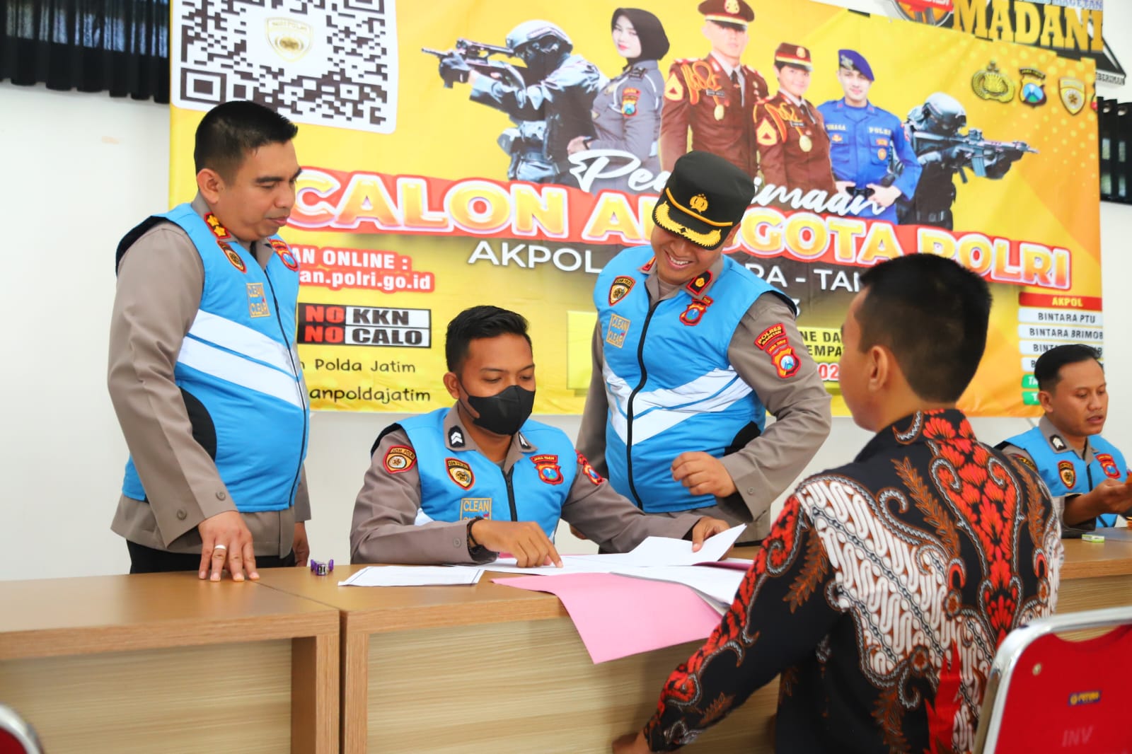 Kapolres Magetan Memantau Langsung Kegiatan Pendaftaran Calon Peserta Penerimaan Anggota Polri tahun 2023.