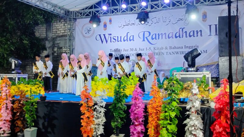 Gelar Wisuda Ramadan, Ponpes Tanwirul Islam Dsn Tanggumong Desa Tambangan Kecamatan Sampang Kabupaten Sampang.