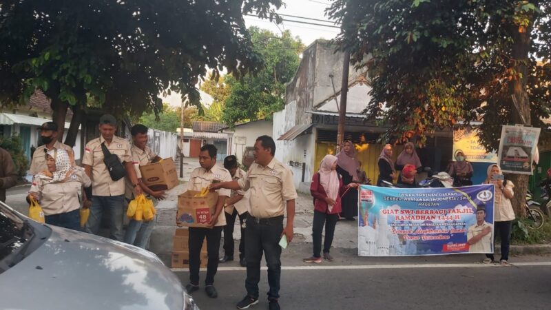 BAGI-BAGI TAKJIL ASOSIASI SWI KABUPATEN MAGETAN MENGAJAK SERTA MENGUNDANG KETUA DPC PARTAI PDIP KABUPATEN MAGETAN.