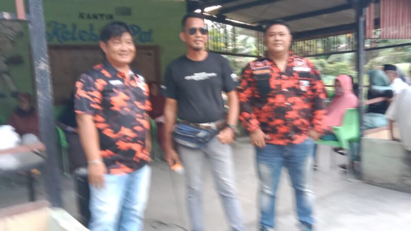 Pengusaha Kapal Isap Erwin Candra Asli Belinyu Kabupaten Bangka Menyalurkan Santunan Lebaran dan Bagikan Takjil Gratis.