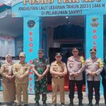 Komandan Kodim 1015/Sampit Dampingi Rombongan Gubernur Kalteng Pantau Arus Mudik Di Pelabuhan Sampit