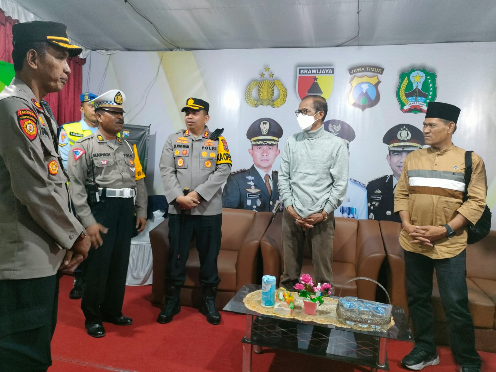 Kunjungan Bupati Magetan di Pos Pelayanan Dan Pengamanan Terpadu, Pantau Pelaksanaan Operasi Ketupat Semeru 2023.