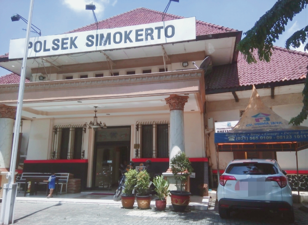 Penjual Miras Ilegal Pada Bulan Ramadan di Kampung Kertopaten Surabaya Digerebek Polsek Simokerto.