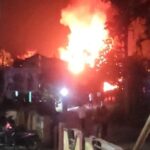 Terjadi Kebakaran, di Desa Sidumulyo Kabupaten Melawi, Menghanguskan Satu Rumah, Toko dan Ruko Semi Permanen.