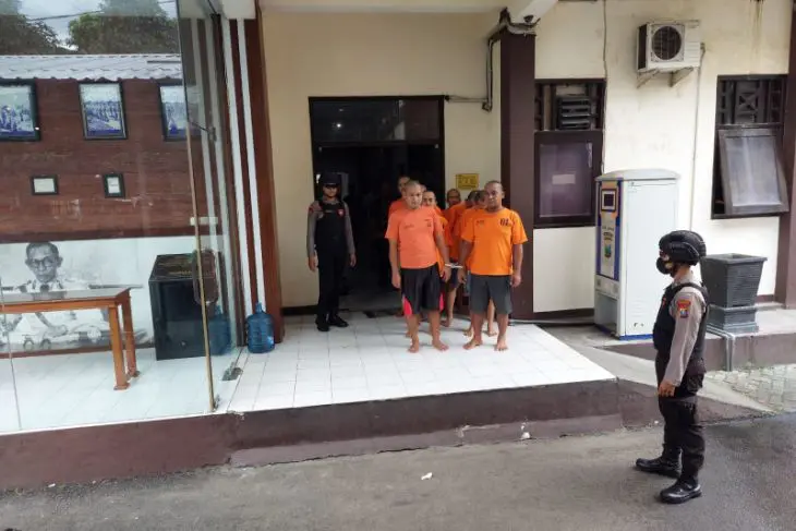 Praktik Prostitusi Berkedok Warung Kopi di Pelabuhan Trenggalek Terbongkar