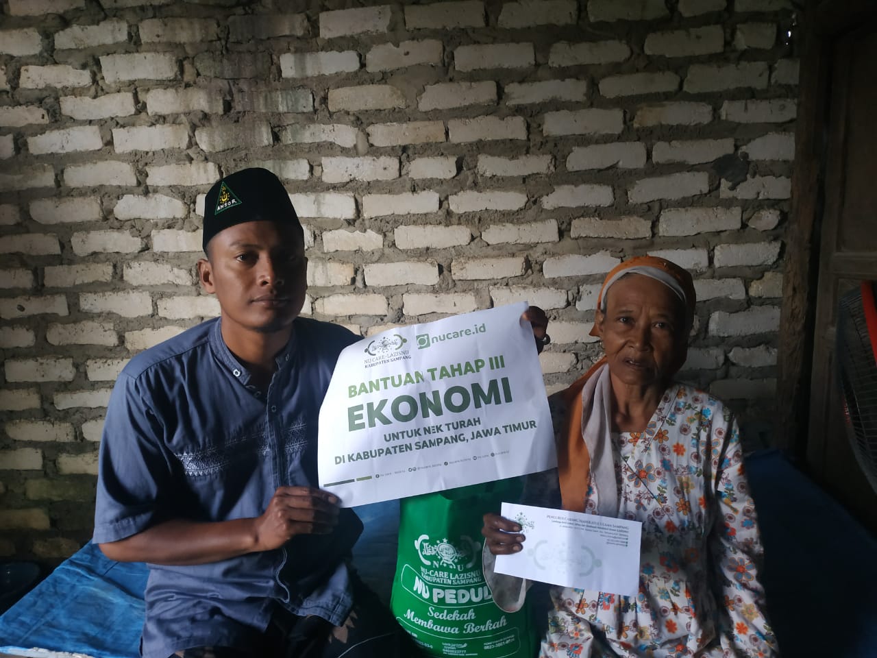 NUCARE- LAZISNU PCNU Sampang Salurkan Bantuan Ekonomi Tahap 3 pada Nenek Turah