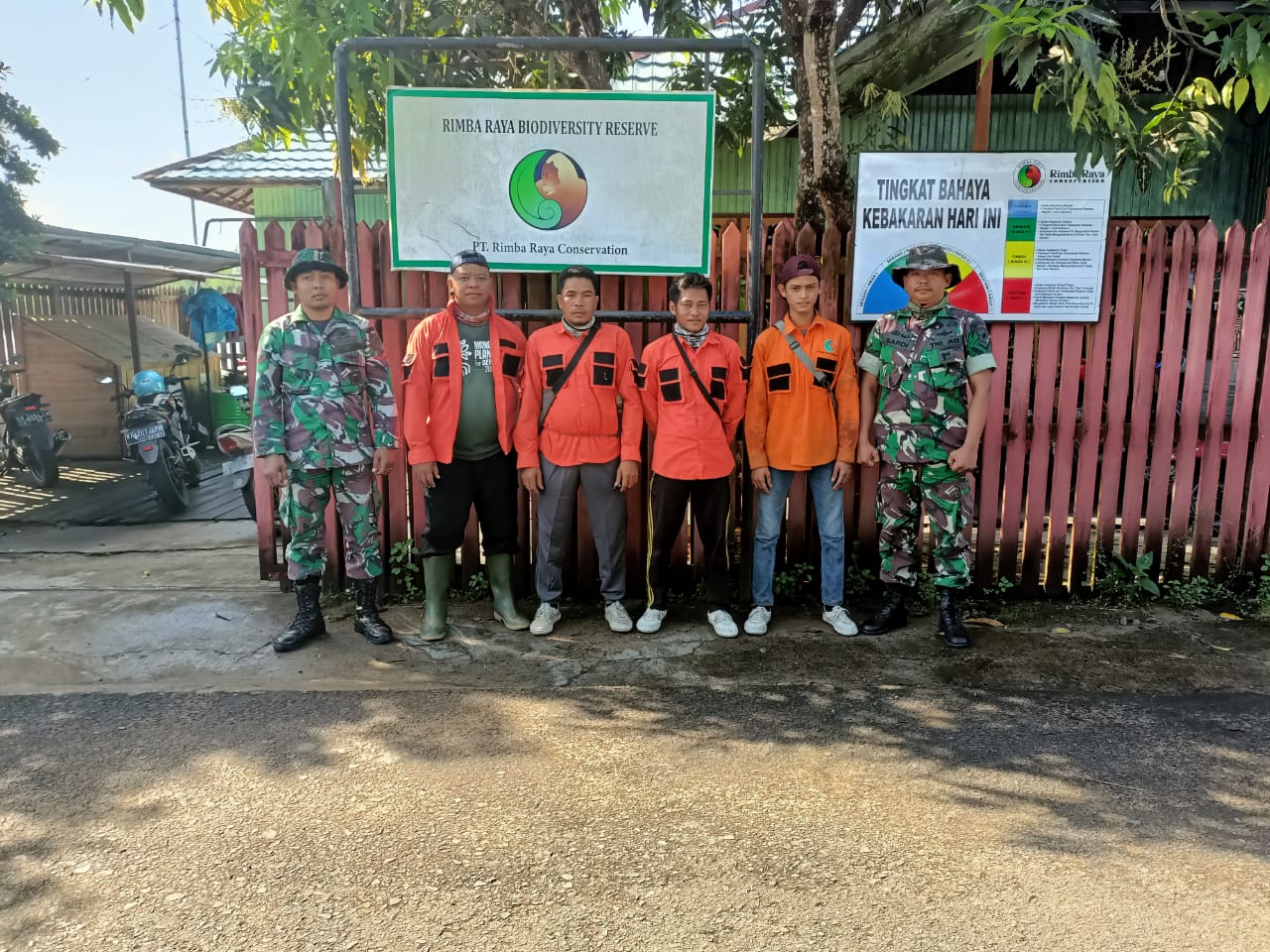 Babinsa 1015-09/Seruyan Hilir Laksanakan Patroli Bersama Anggota Rimba Raya Conservation Di Wilayah PBPH